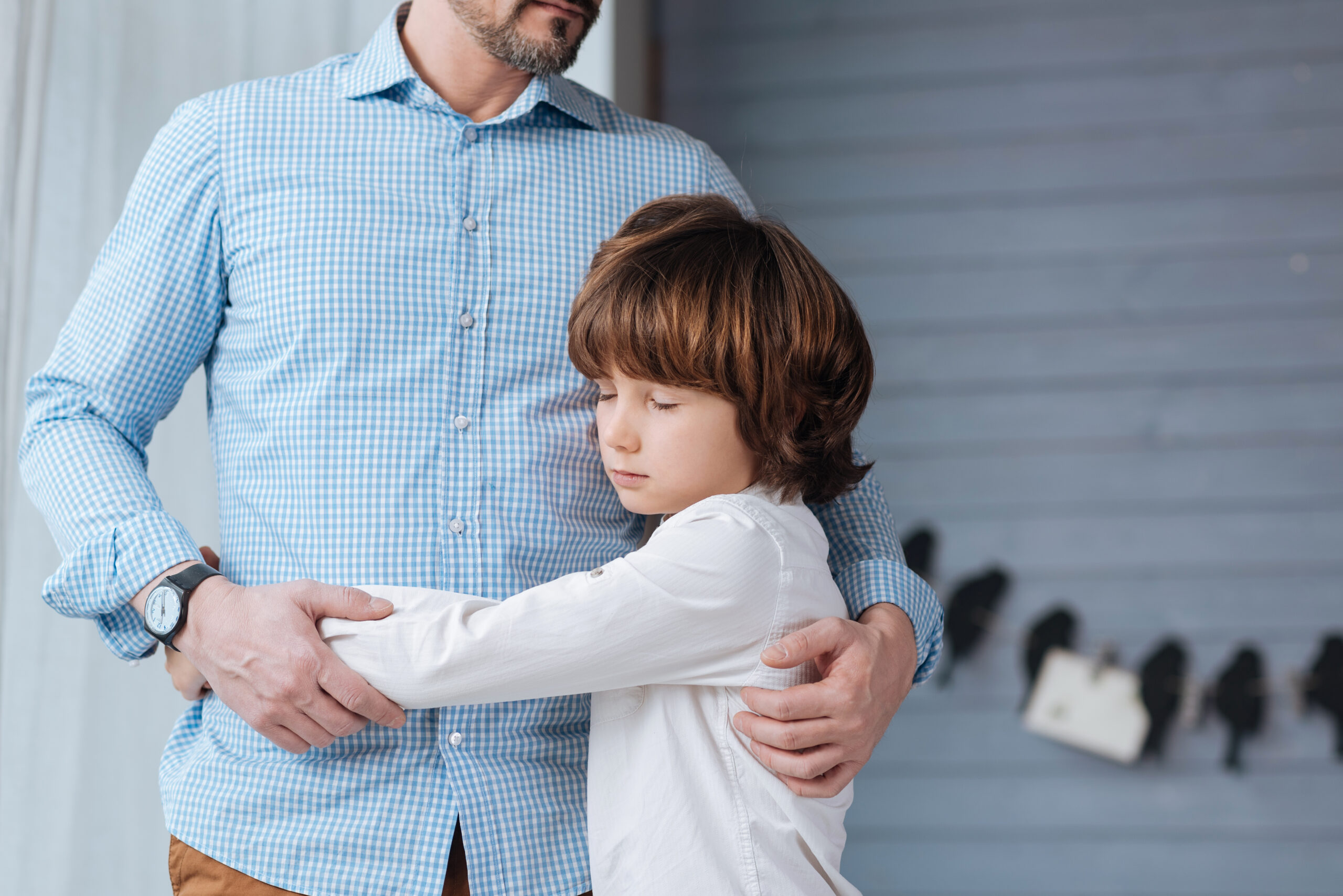 child custody child hugging father